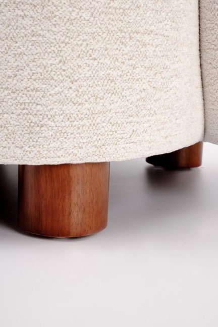 Designové křeslo BAKER — dřevo, látka, krémová