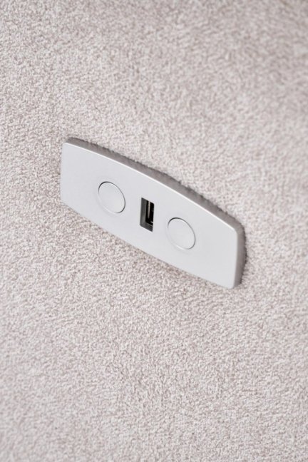 Relaxační křeslo CARANO s elektrickým polohováním a masáží — látka, béžová