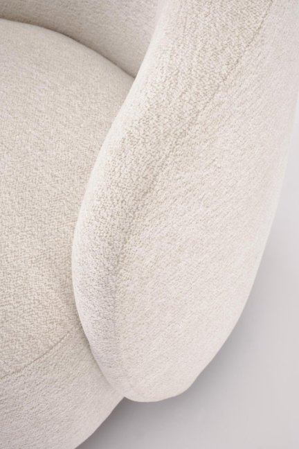 Designové křeslo BAKER — dřevo, látka, krémová