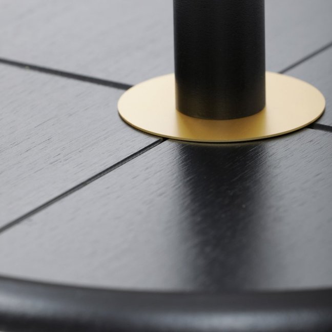 Stojanový věšák TRUDI — masiv, černá